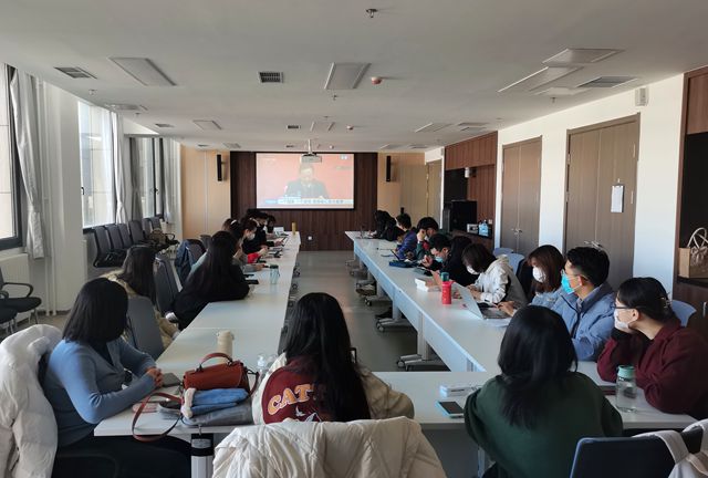 马克思主义学院寓目十九届六中全会新闻宣布会-良乡学生会场_副本.jpg